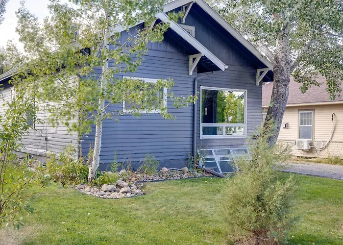 Near Downtown: Spacious Getaway W/ Deck Hébergement de vacances Casper