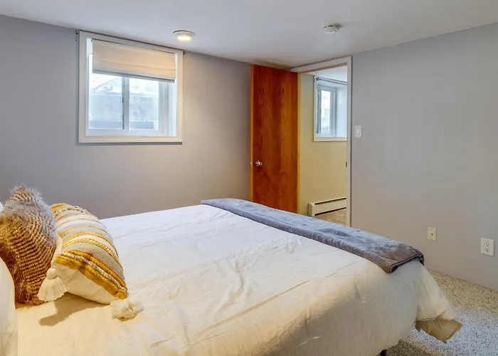 Hébergement de vacances Near Downtown: Spacious Getaway W/ Deck Casper