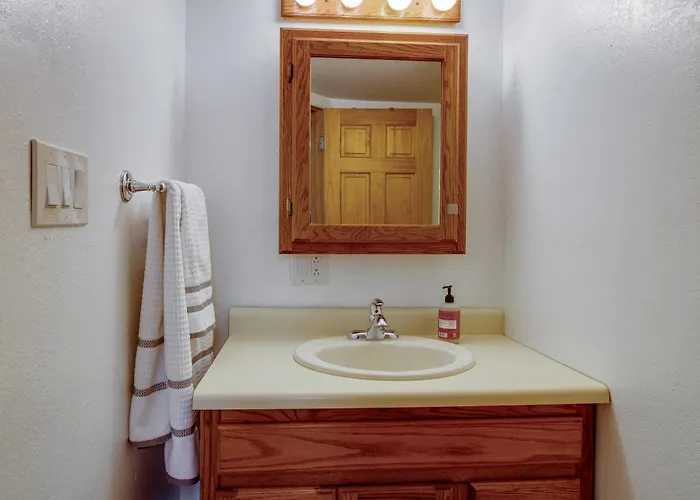 Near Downtown: Spacious Getaway W/ Deck * Casper