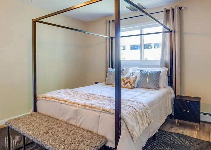 Near Downtown: Spacious Getaway W/ Deck