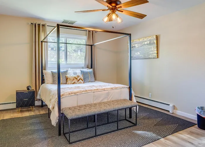 Near Downtown: Spacious Getaway W/ Deck Casper