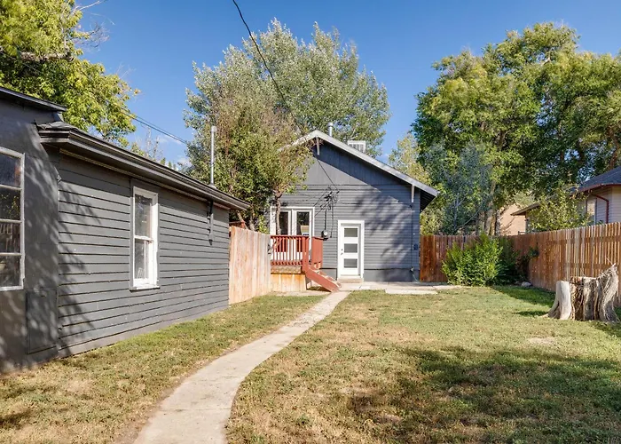 Near Downtown: Spacious Getaway W/ Deck Hébergement de vacances Casper