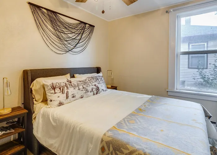 Near Downtown: Spacious Getaway W/ Deck * Casper