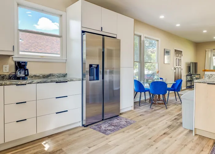 Near Downtown: Spacious Getaway W/ Deck Hébergement de vacances Casper